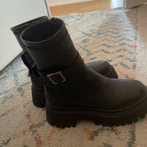 Zara Chunky Chelsea Boot size 6.5
